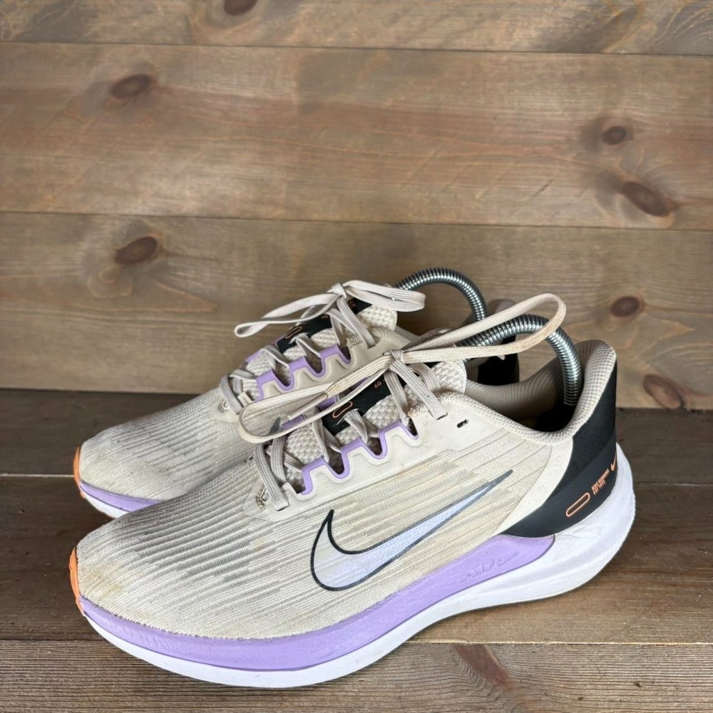 nike air winflo 9 womens size 8 shoes beige athletic running sneakers